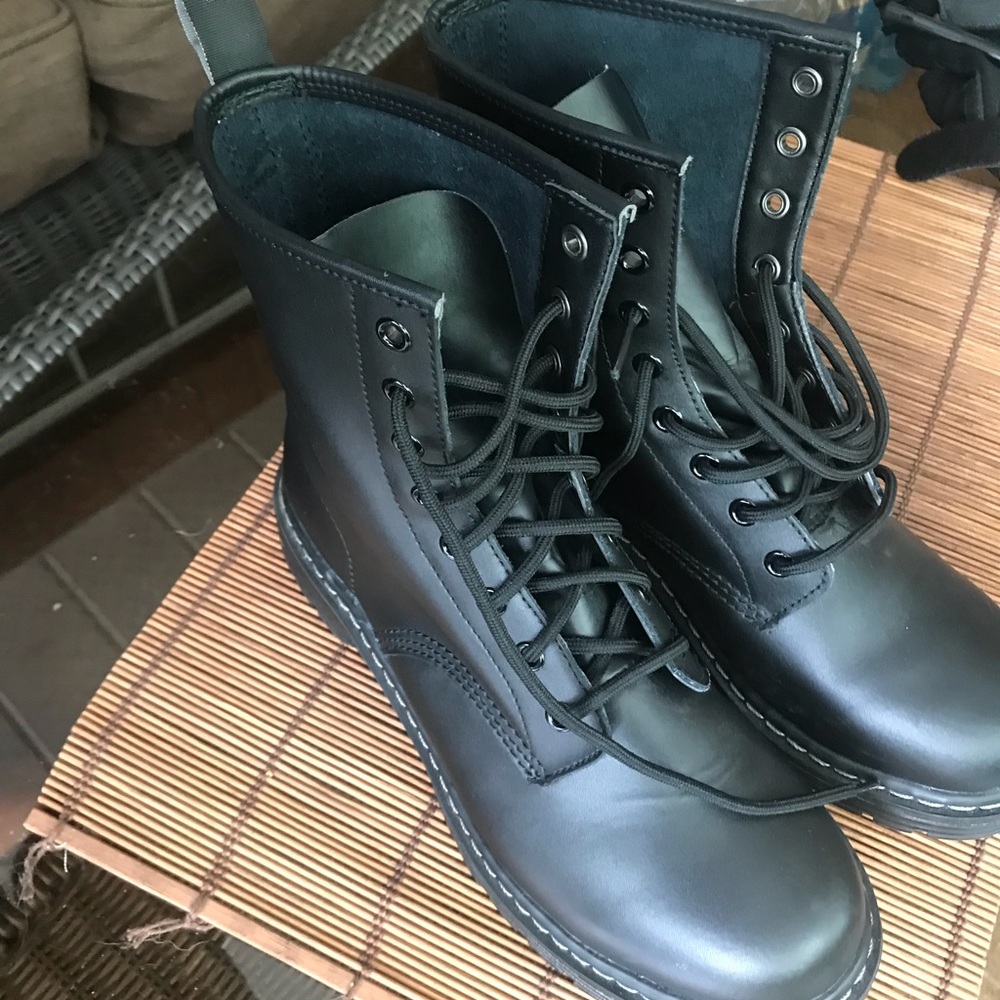 Sketchers Memory Boots. - image 1